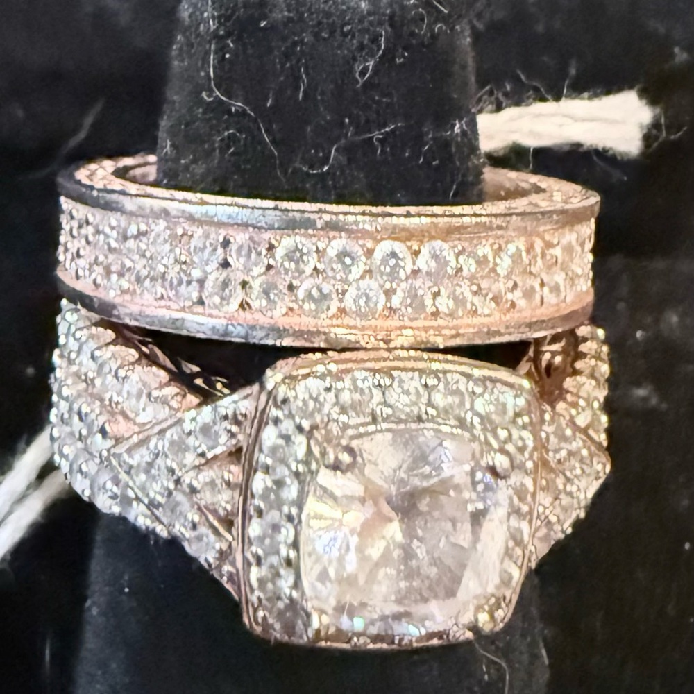 Elegant Rose Gold and Cubic Zirconia Women's Ring Set